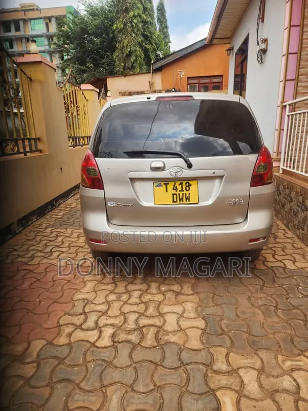 Toyota Corolla Spacio 2004 Gold - 1