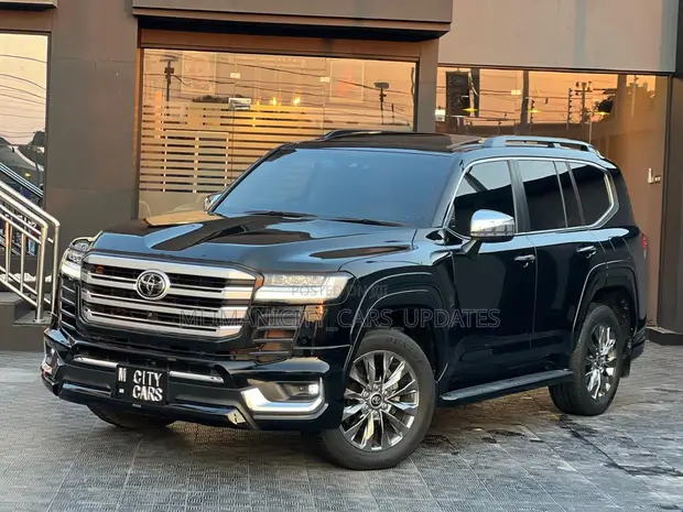 Toyota Land Cruiser LC300 2023 Black - 1