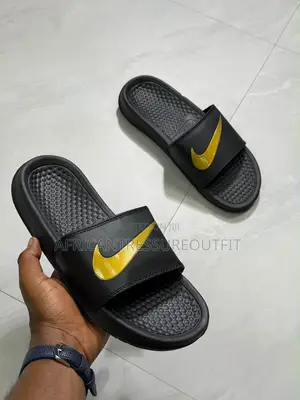 Nike Benassi Slides