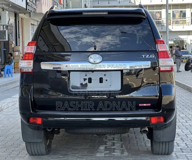 Toyota Land Cruiser Prado 2.8 D-4D 2015 Nyeusi ya Matt - 1