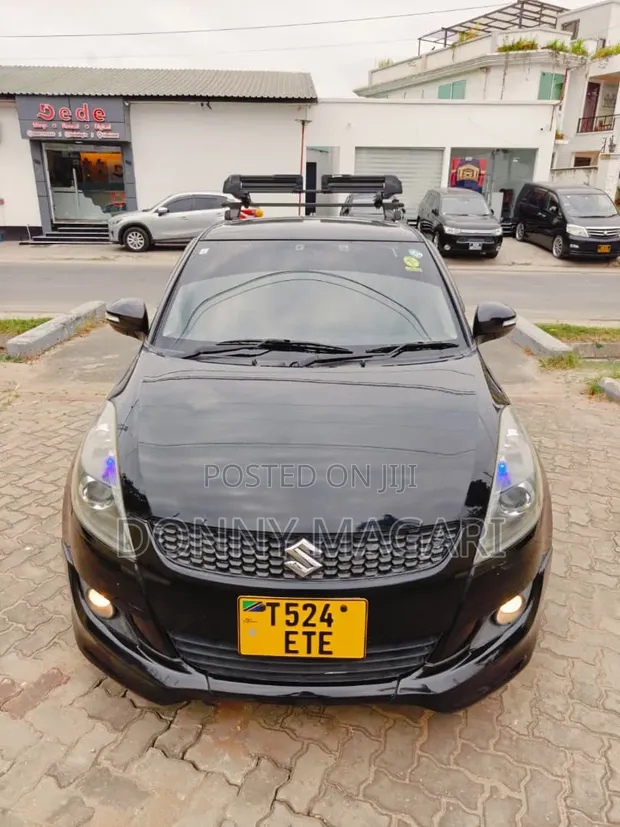 Suzuki Swift 2013 Nyeusi - 1
