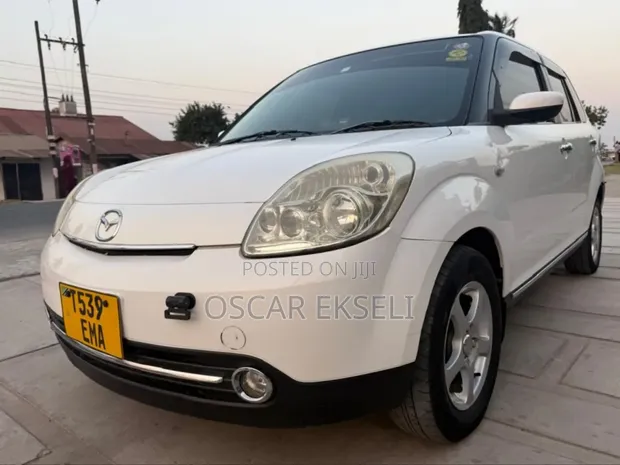 Mazda Verisa 2007 White - 1