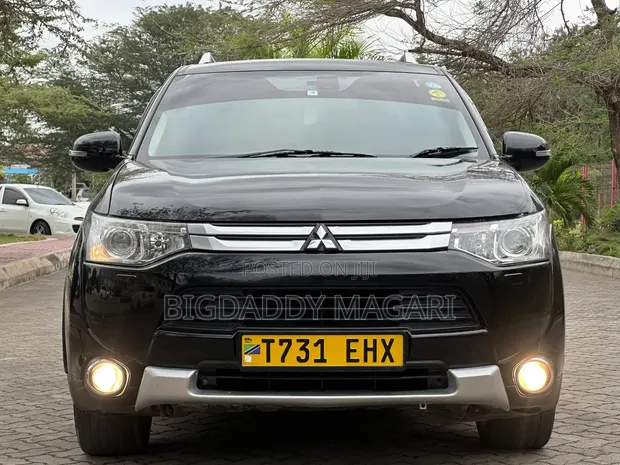 Mitsubishi Outlander 2014 Black - 1