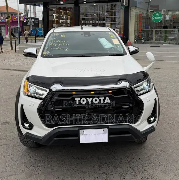 2023 Toyota Hilux Double Cabin 4x4 - 1