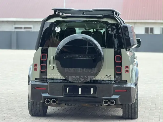Land Rover Defender 110 D300 2022 Green - 1