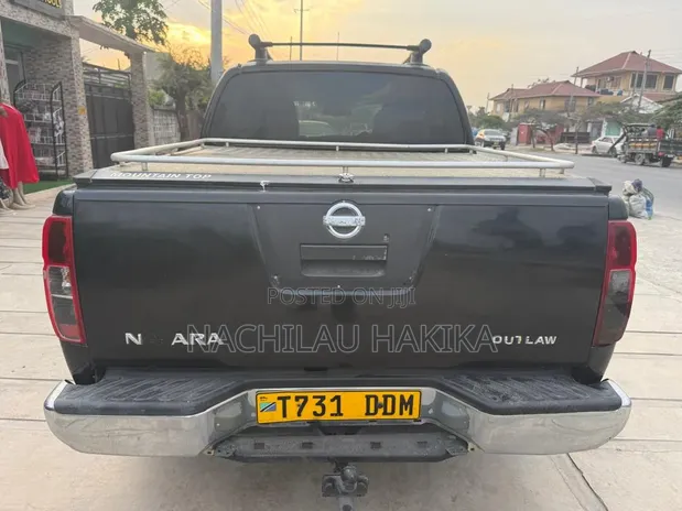 Nissan Navara 2008 Nyeusi - 1