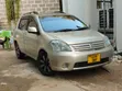Toyota Raum 2004 Gold - 2