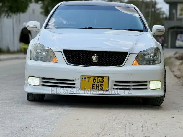 Toyota Crown 2007 White - 1
