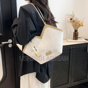 Grandé Femme Multicolour Handbag