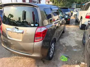 Toyota Ractis 1.5 FWD 2005 Hatchback