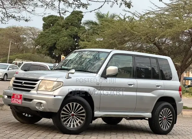 Mitsubishi Pajero 2008 Silver - 1