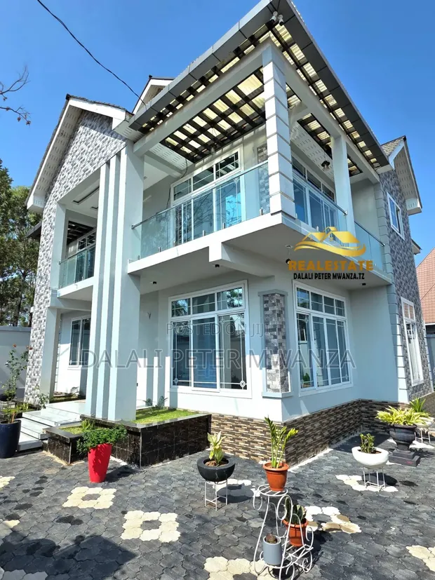 5 Bedroom Apartment for Rent in Mwanza, Ilemela - 1