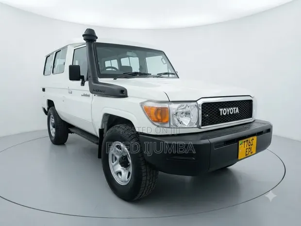 Toyota Land Cruiser 2012 White - 1