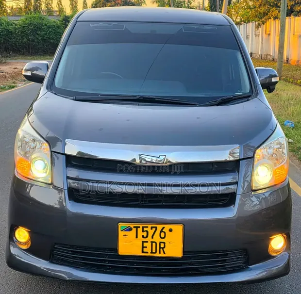 Toyota Noah 2008 Gray - 1