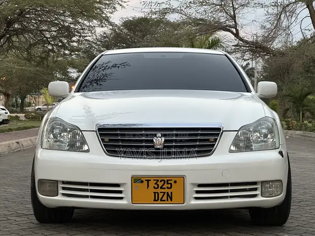 Toyota Crown Royale 2005 White - 1