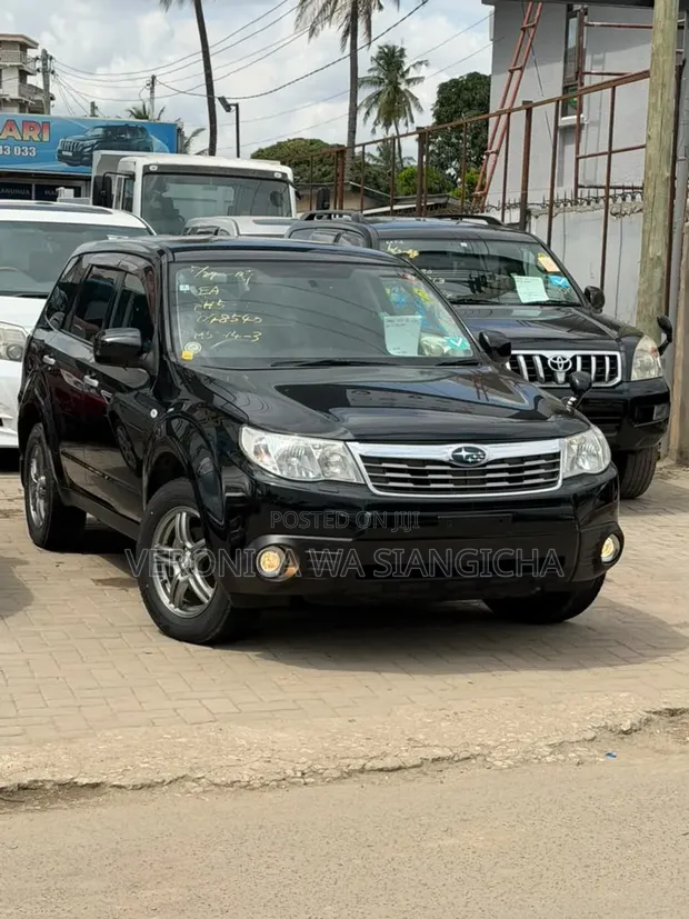 Subaru Forester 2011 Black - 1