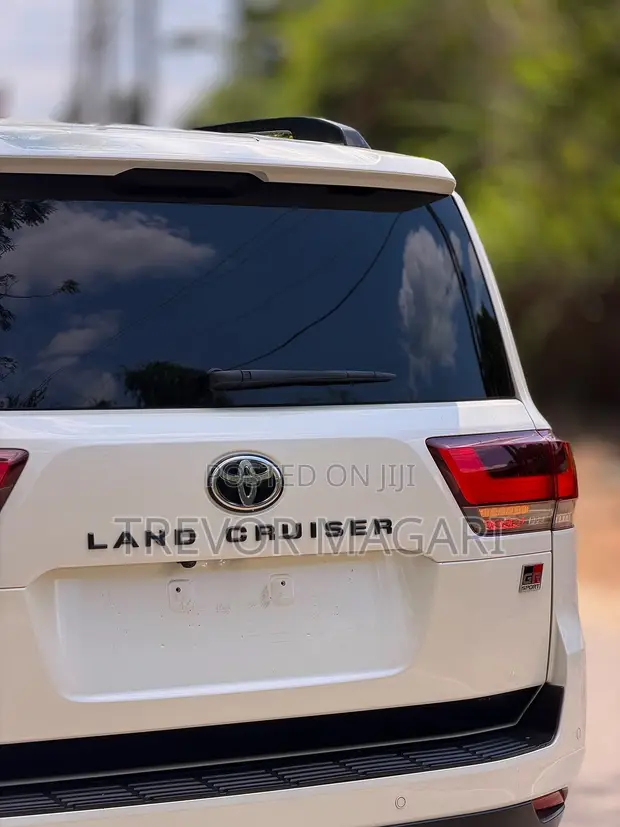 Toyota Land Cruiser 2024 White - 1