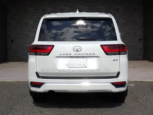 Toyota Land Cruiser LC300 ZX 2023 Pearl