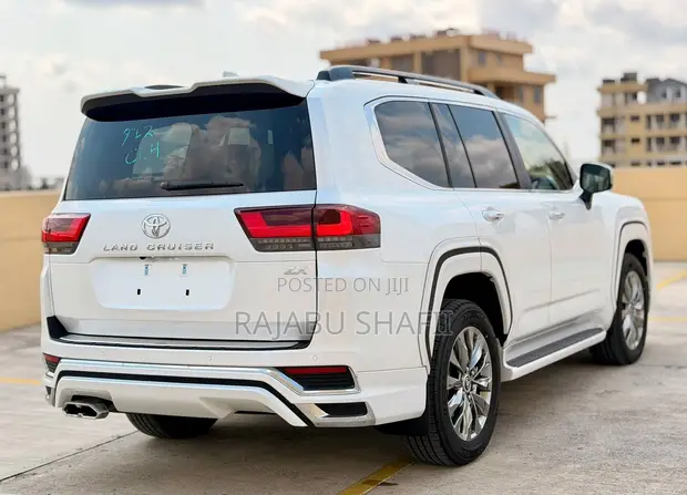 Toyota Land Cruiser LC300 ZX 2025 - 1