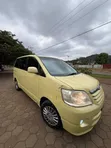 Toyota Noah 2005 Yellow - 4