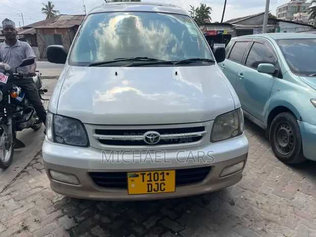 Toyota Noah 2003 White - 1