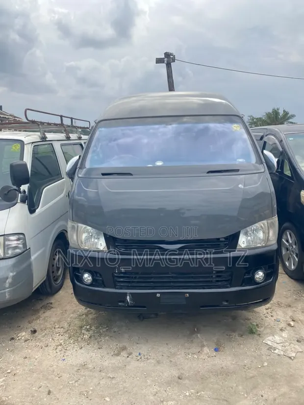 Toyota Quantum 2010 Black - 1