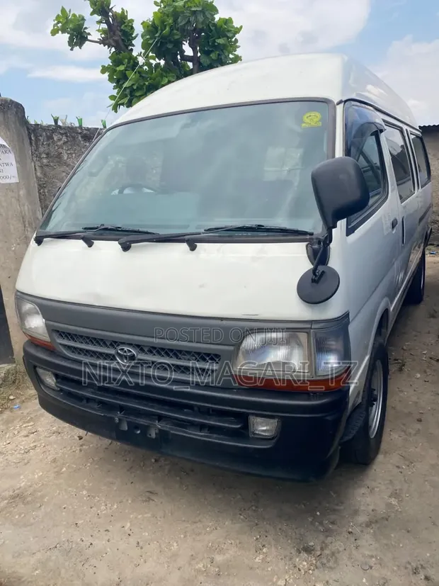 Toyota HiAce 2002 White - 1