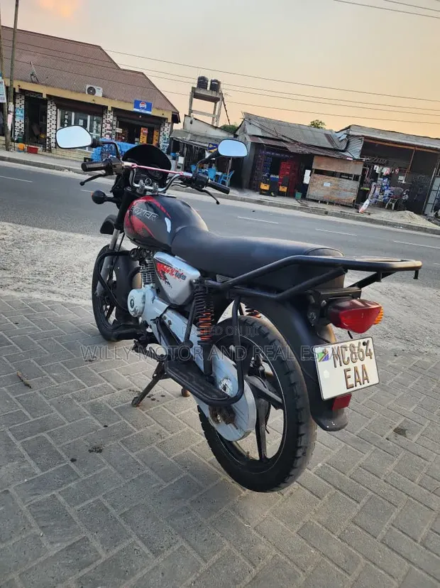 New Bajaj Boxer 125 2022 Black - 1