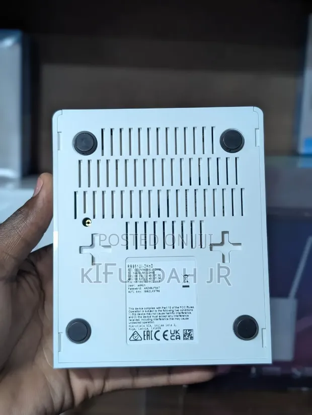 MikroTik RB951Ui-2HnD Professional Wi-Fi Router - 1