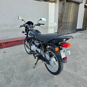 Bajaj Boxer 125 2022 Nyeusi