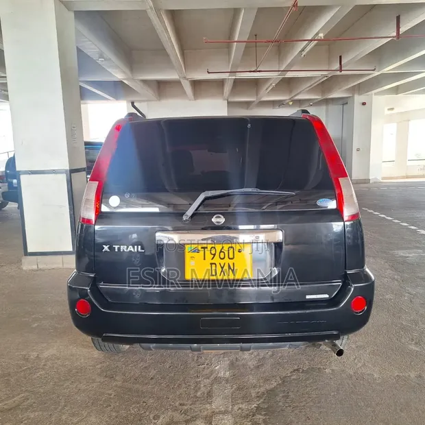 Nissan X-Trail 2004 Black - 1