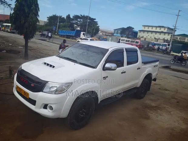 Toyota Hilux 3.0 D-4D 4x4 2013 White - 1