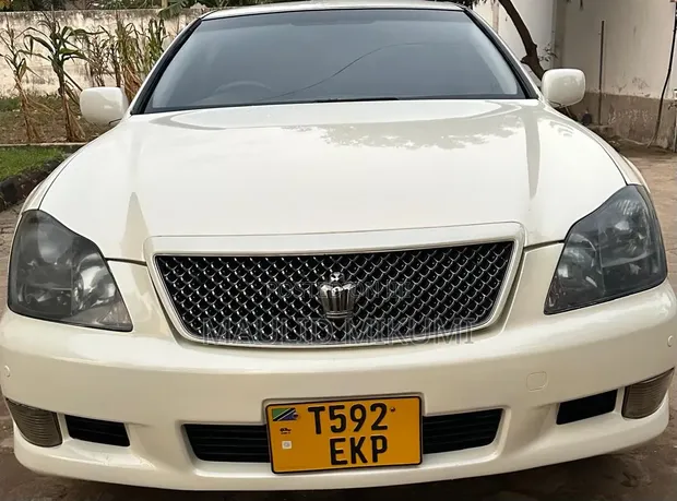 Toyota Crown Royale 2005 White - 1