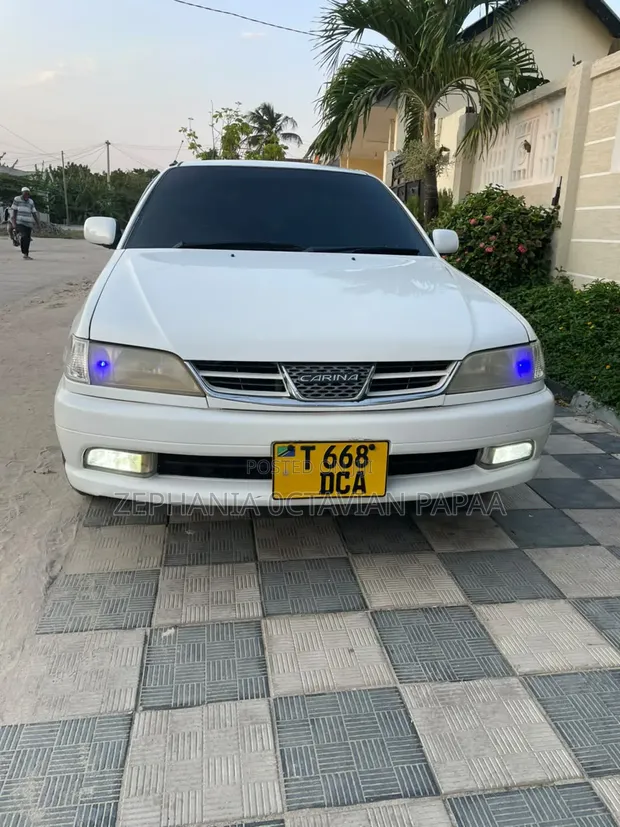 Toyota Carina 2001 White - 1