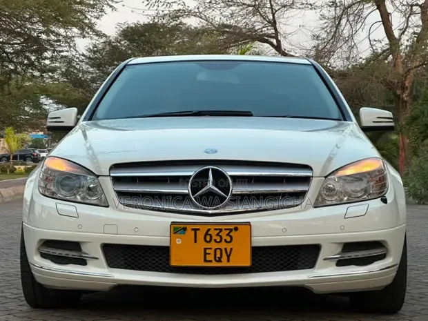 Mercedes-Benz C200 2010 White - 1