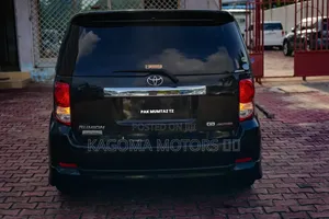 Toyota Corolla Rumion 2010 Nyeusi