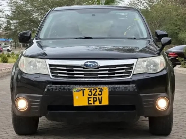 Subaru Forester 2010 Black - 1