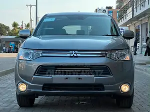 Mitsubishi Outlander PHEV 2013 Silver