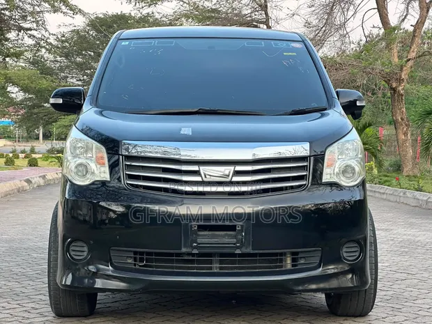 Toyota Noah 2011 Black - 1