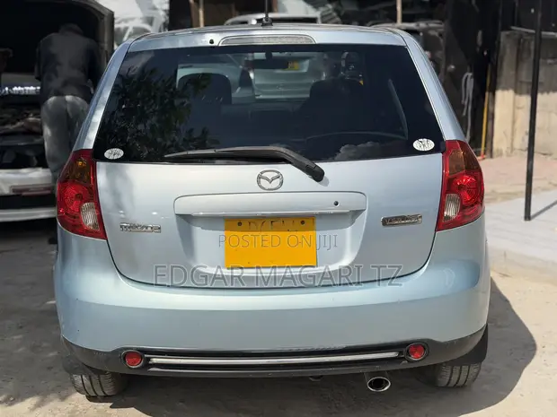 Mazda Verisa 2010 Gold - 1