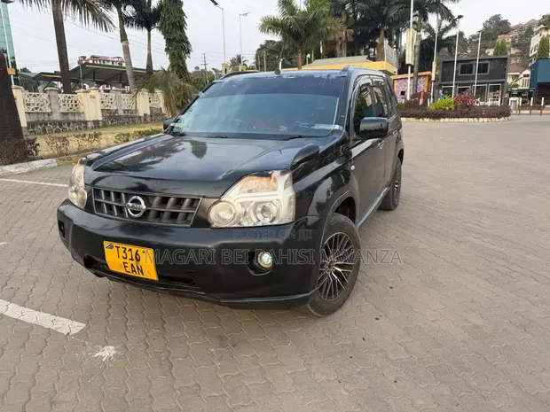 Nissan X-Trail 2010 Black - 1