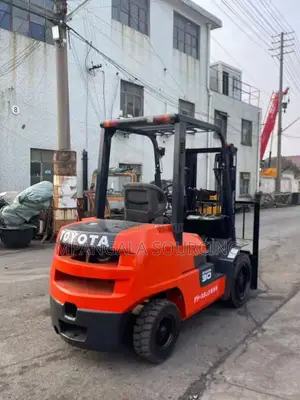 Toyota FDZN30 Forklift - 3m Lift, Side Shift