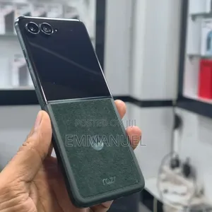 Motorola Razr 50 Ultra 256GB Nyeusi (Iliyo tumika)