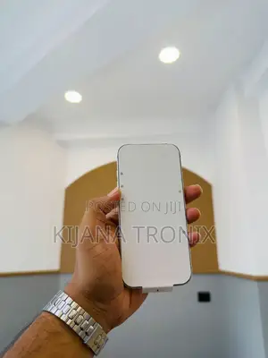 New Apple iPhone 17 256GB White