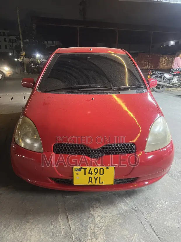 Toyota Vitz 1.0 FWD 5dr 2003 Nyeusi - 1