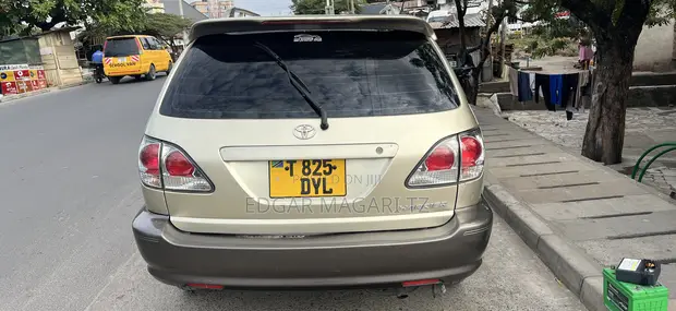 Toyota Harrier 2004 Silver - 1