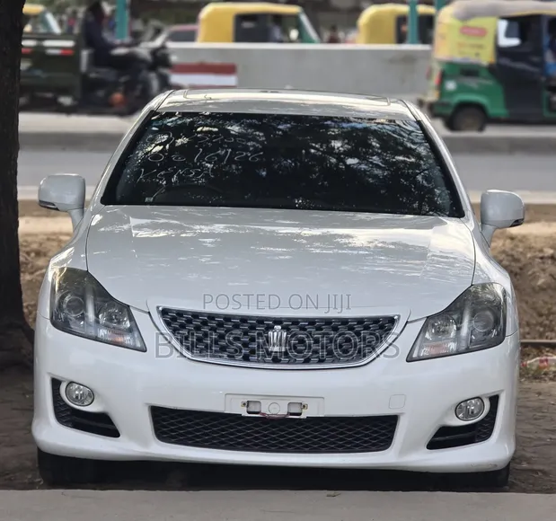 Toyota Crown 2009 Pearl - 1