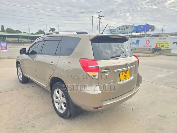 Toyota Vanguard 2010 Gold - 1