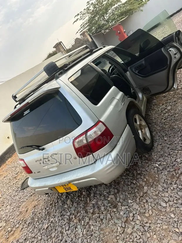 Subaru Forester 2001 Nyeupe - 1