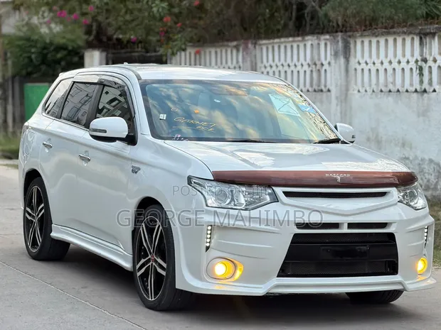 Mitsubishi Outlander PHEV 2013 - 1